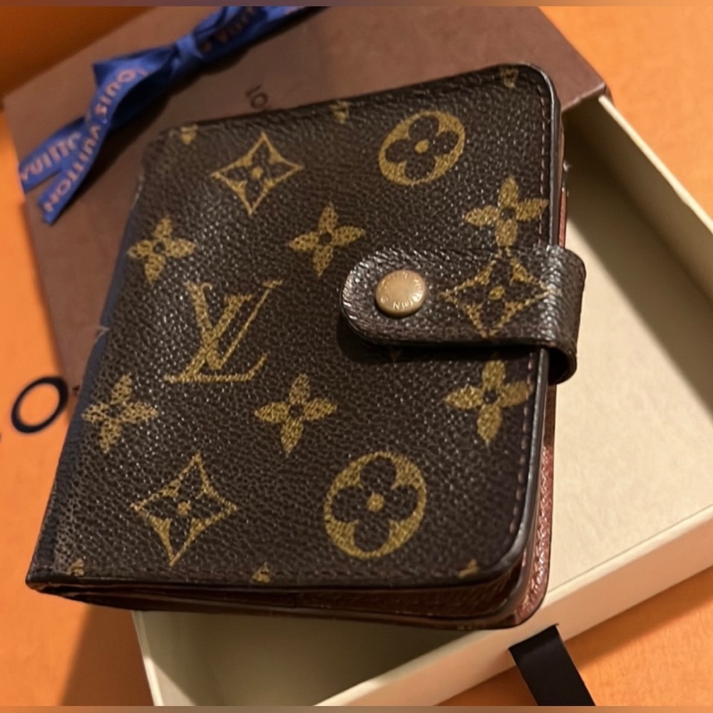 Louis Vuitton Mono Vintage Wallet